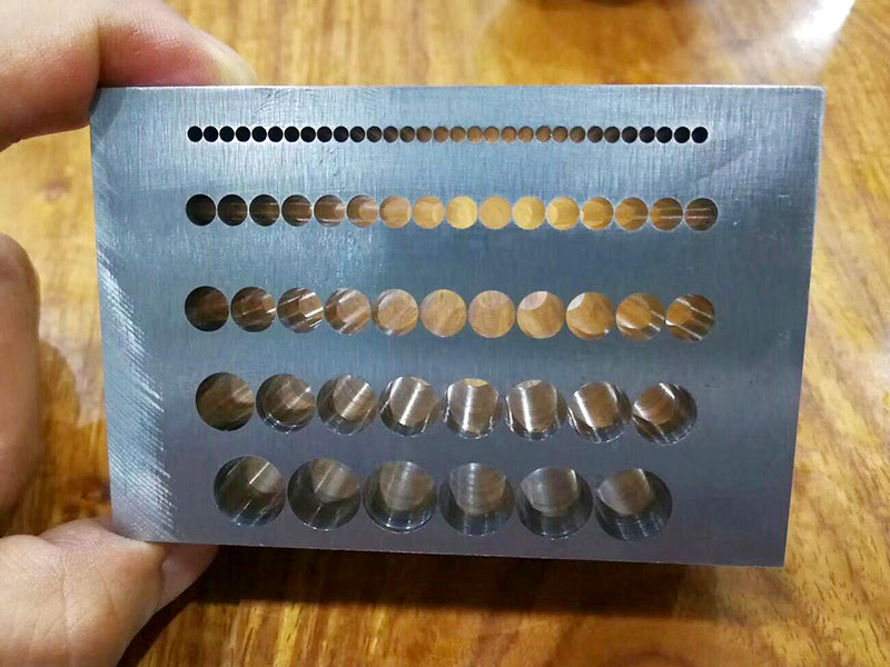 模具鉆深孔y軸坐標有沒有負的?