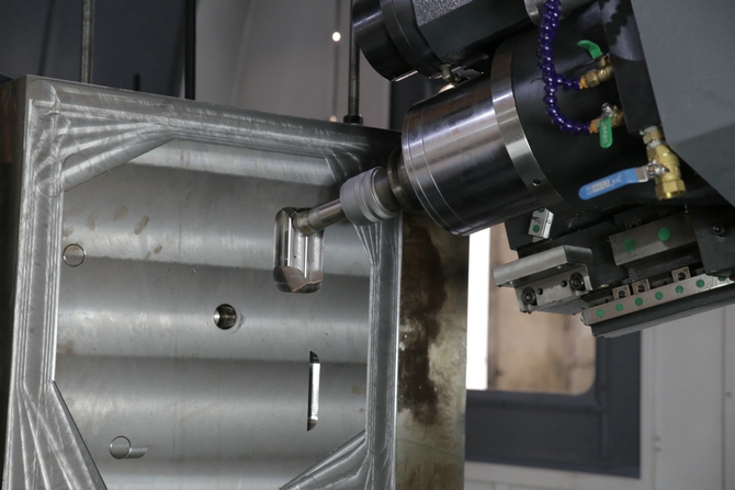 為什么臺翰機械的深孔機床是敞開式結構？