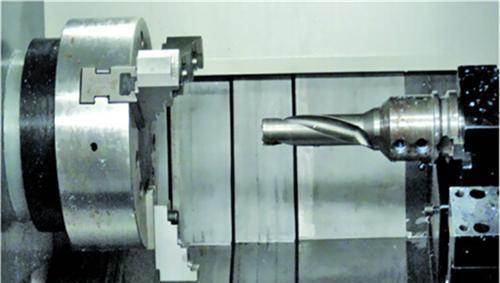 深孔鉆機(jī)座是如何制成與噴漆?